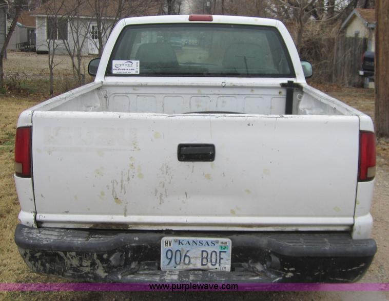 image for item C5239 1998 Isuzu Hombre S pickup truck