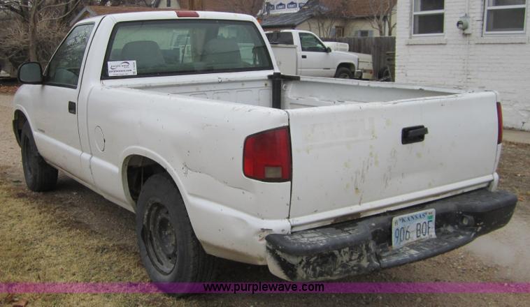image for item C5239 1998 Isuzu Hombre S pickup truck