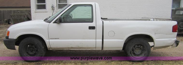 image for item C5239 1998 Isuzu Hombre S pickup truck