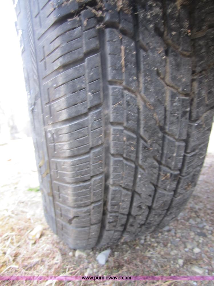 image for item C5239 1998 Isuzu Hombre S pickup truck