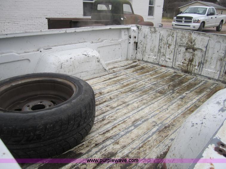 image for item C5239 1998 Isuzu Hombre S pickup truck