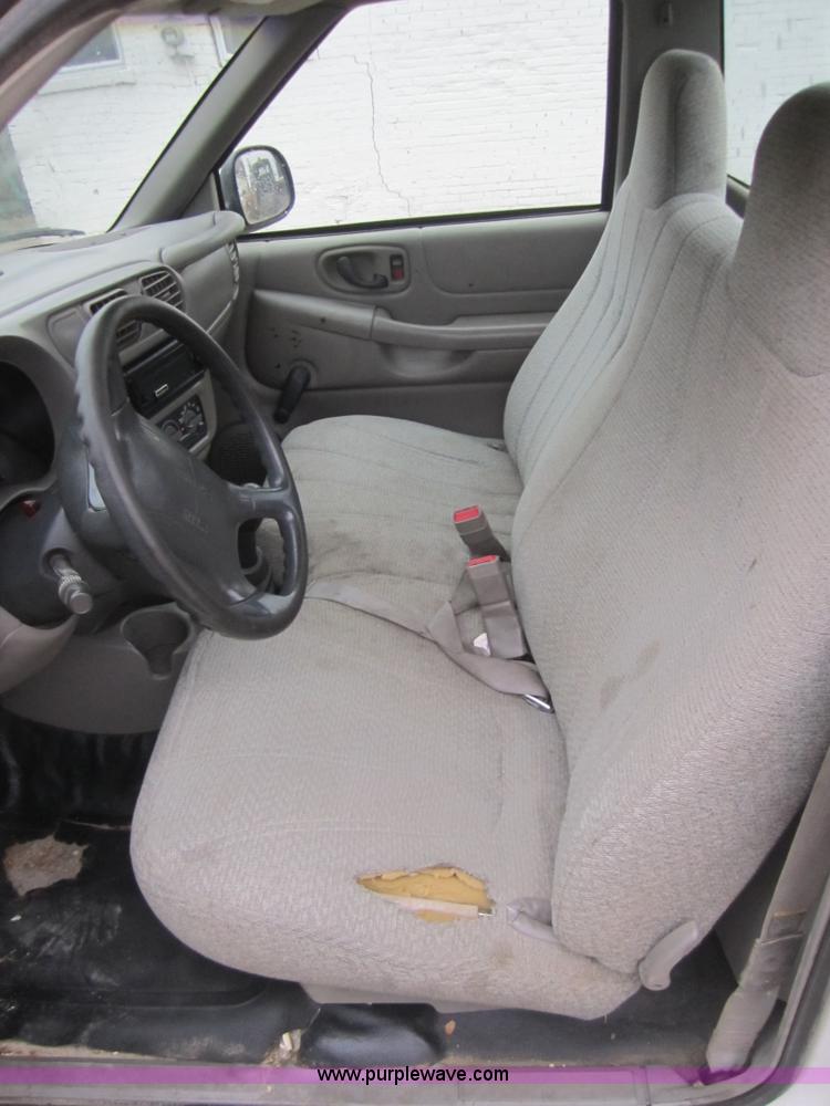 1998 Isuzu Hombre S pickup truck in Halstead, KS Item C5239 sold