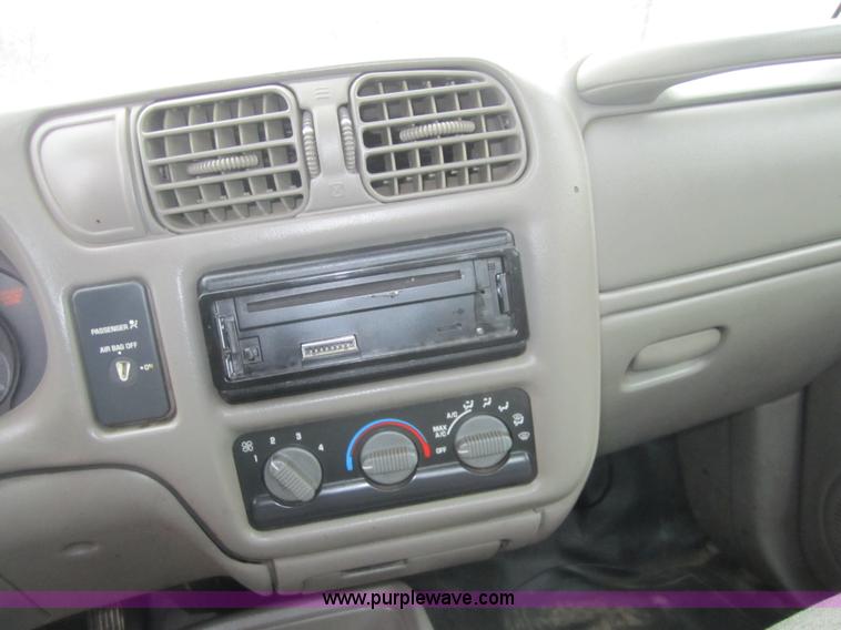 image for item C5239 1998 Isuzu Hombre S pickup truck