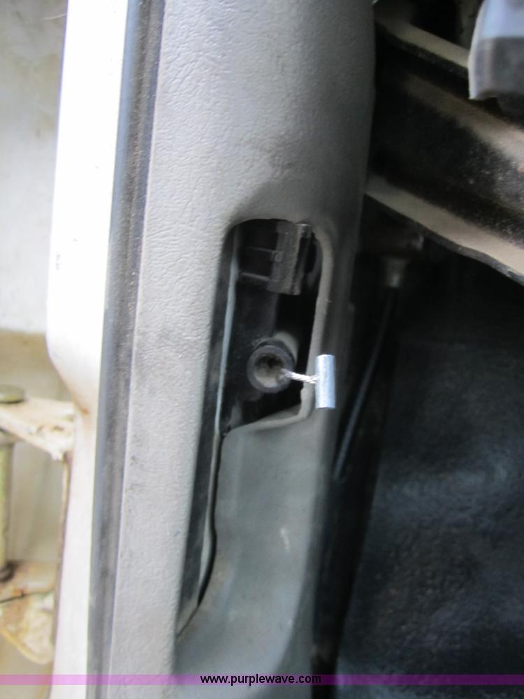 image for item C5239 1998 Isuzu Hombre S pickup truck