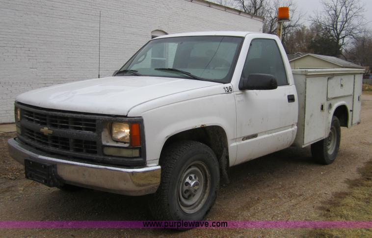 image for item C5240 2000 Chevrolet 3500 pickup truck