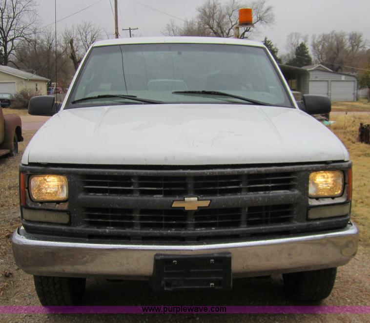 image for item C5240 2000 Chevrolet 3500 pickup truck