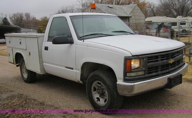 image for item C5240 2000 Chevrolet 3500 pickup truck