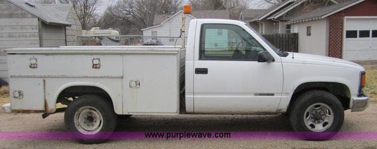 image for item C5240 2000 Chevrolet 3500 pickup truck