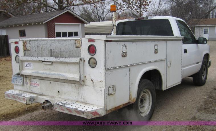 image for item C5240 2000 Chevrolet 3500 pickup truck