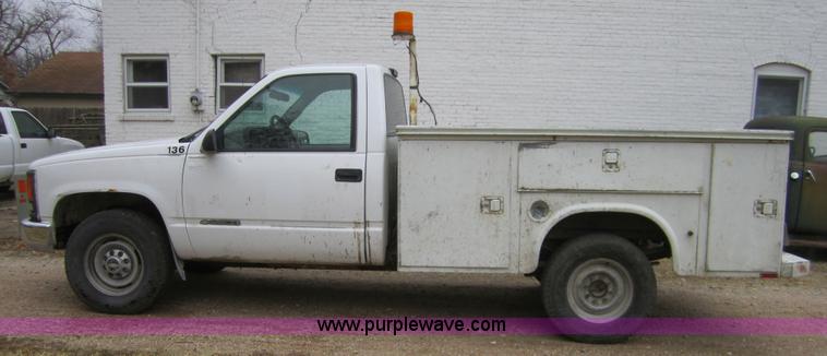 image for item C5240 2000 Chevrolet 3500 pickup truck