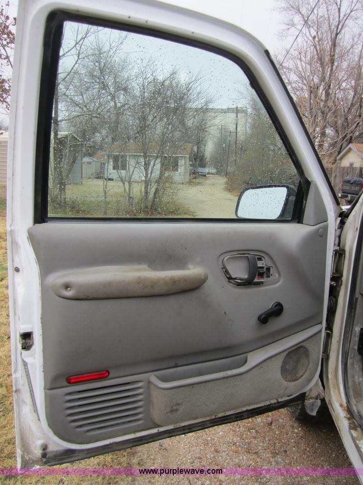 image for item C5240 2000 Chevrolet 3500 pickup truck