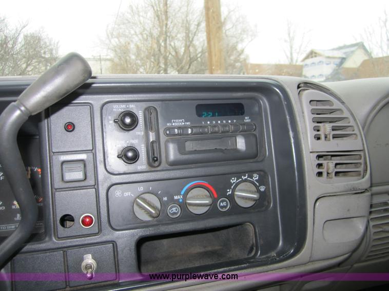 image for item C5240 2000 Chevrolet 3500 pickup truck