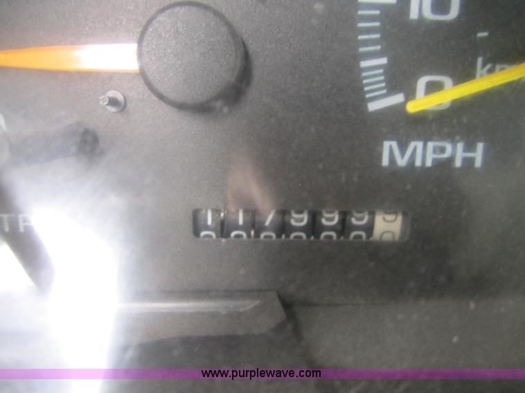 image for item C5240 2000 Chevrolet 3500 pickup truck