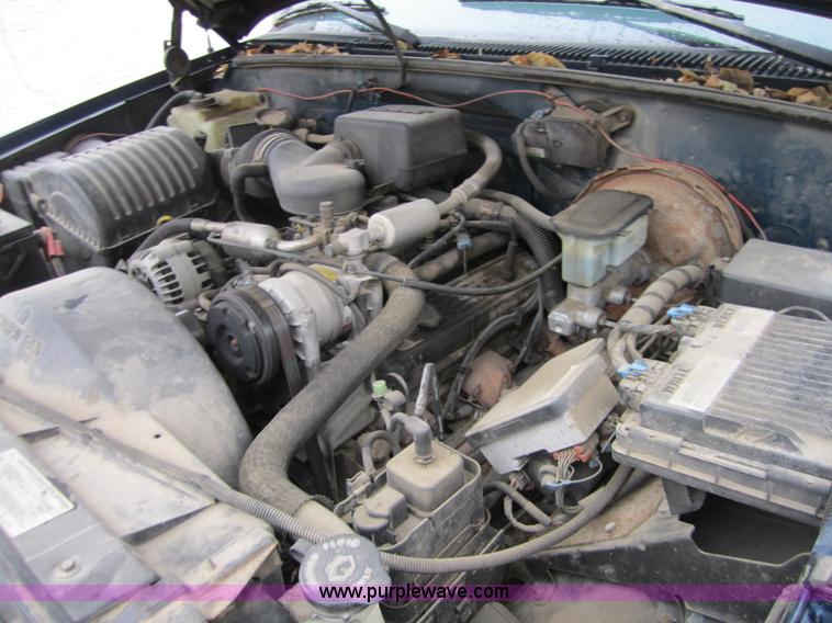 image for item C5241 1999 Chevrolet 2500 pickup truck