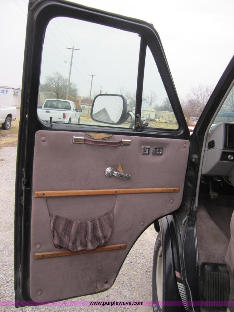 image for item C5253 1994 Chevrolet G20 conversion van