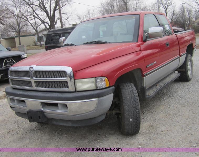 image for item C5256 1996 Dodge Ram 1500 club cab pickup truck