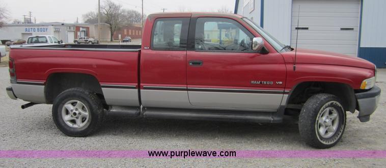 image for item C5256 1996 Dodge Ram 1500 club cab pickup truck