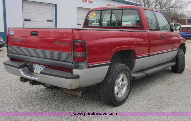 image for item C5256 1996 Dodge Ram 1500 club cab pickup truck