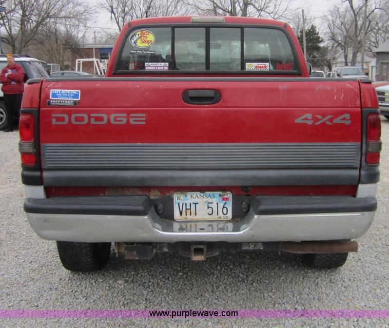 image for item C5256 1996 Dodge Ram 1500 club cab pickup truck