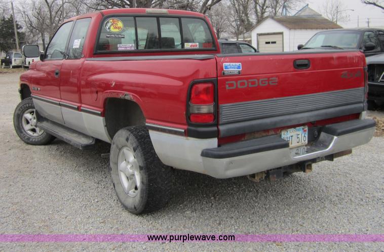 image for item C5256 1996 Dodge Ram 1500 club cab pickup truck