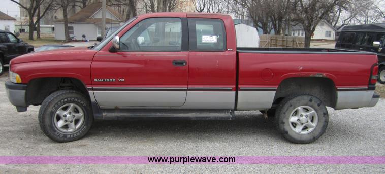 image for item C5256 1996 Dodge Ram 1500 club cab pickup truck