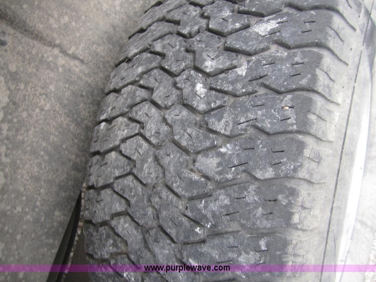 image for item C5256 1996 Dodge Ram 1500 club cab pickup truck