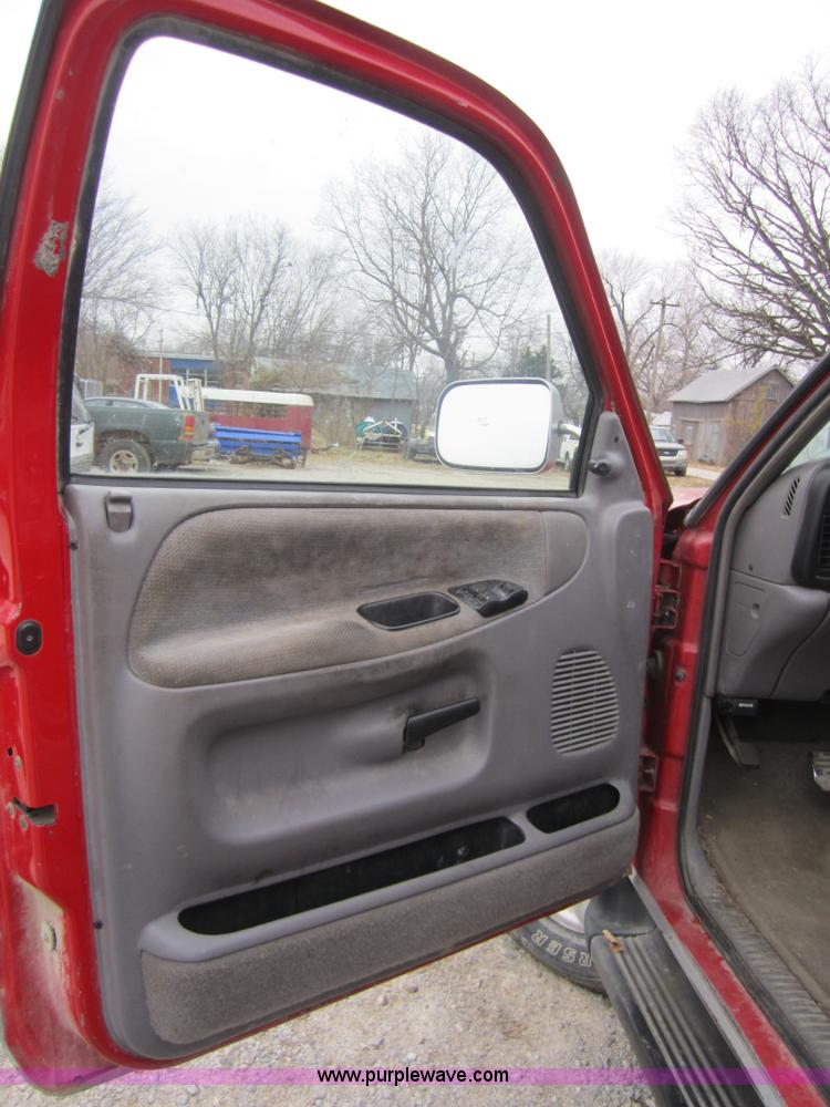 image for item C5256 1996 Dodge Ram 1500 club cab pickup truck