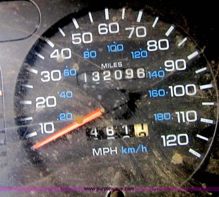 image for item C5256 1996 Dodge Ram 1500 club cab pickup truck