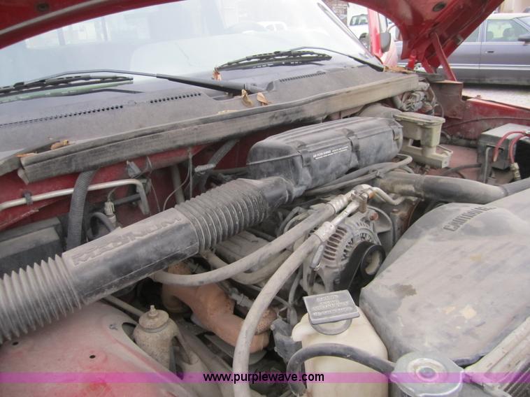 image for item C5256 1996 Dodge Ram 1500 club cab pickup truck