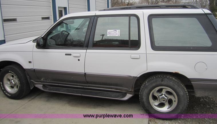 image for item C5257 1997 Mercury Mountaineer SUV