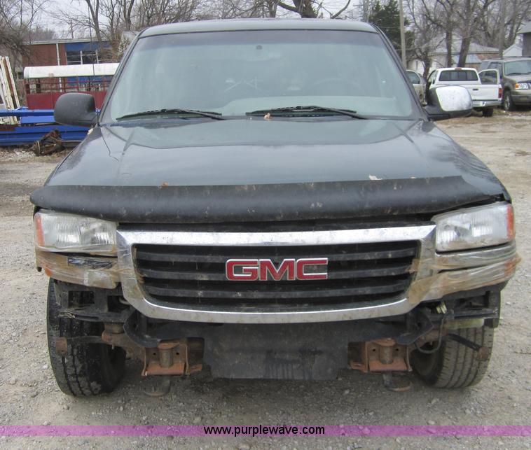 image for item C5258 2004 GMC Sierra 1500 pickup truck