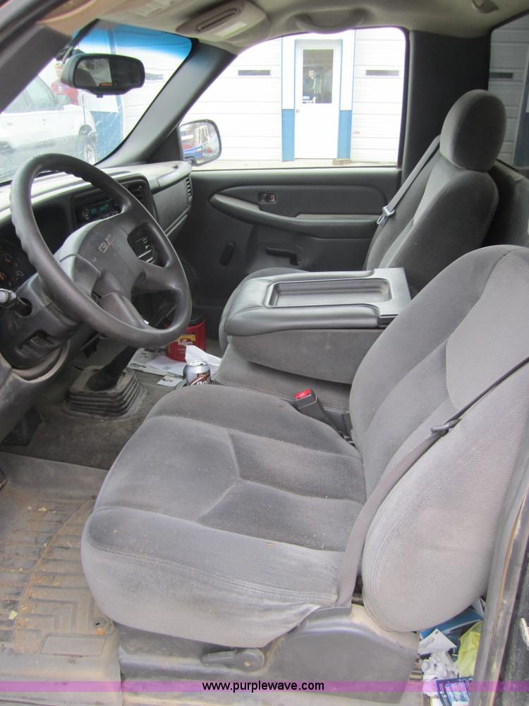 image for item C5258 2004 GMC Sierra 1500 pickup truck