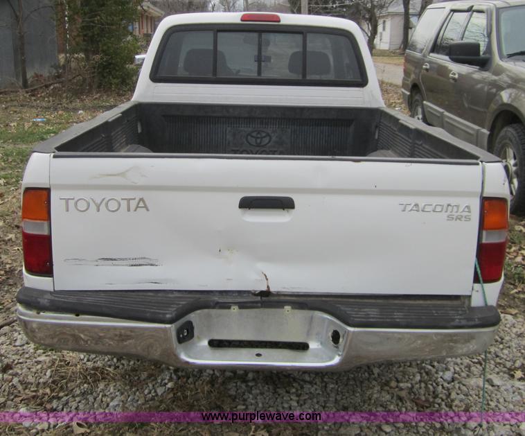 image for item C5264 1999 Toyota Tacoma SR5 extended cab pickup truck