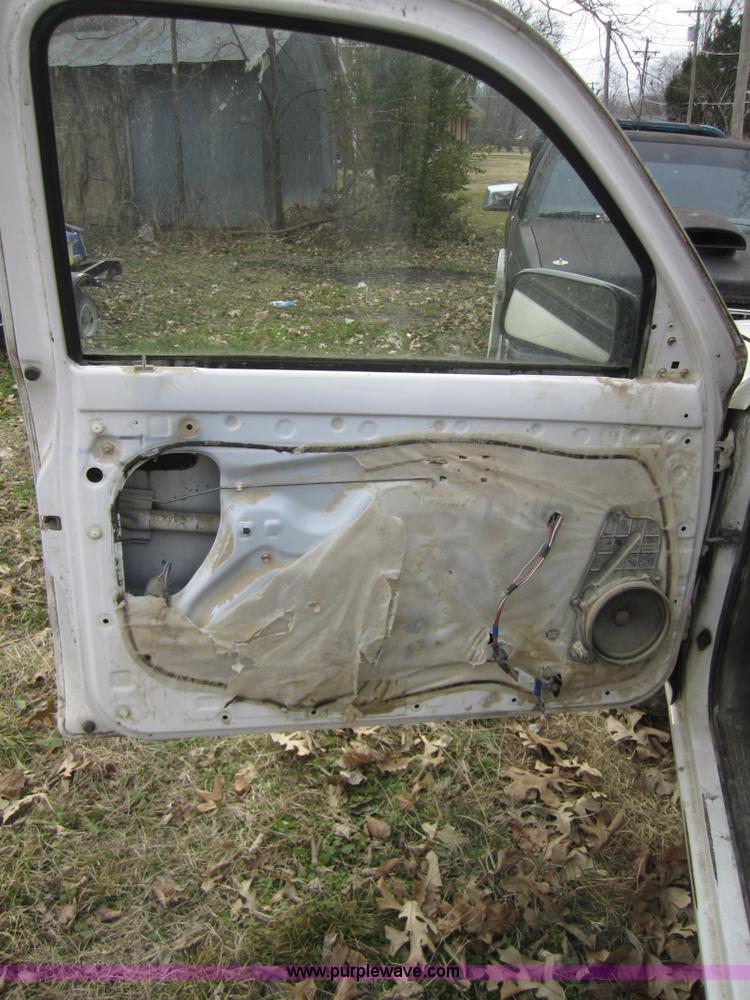 image for item C5264 1999 Toyota Tacoma SR5 extended cab pickup truck