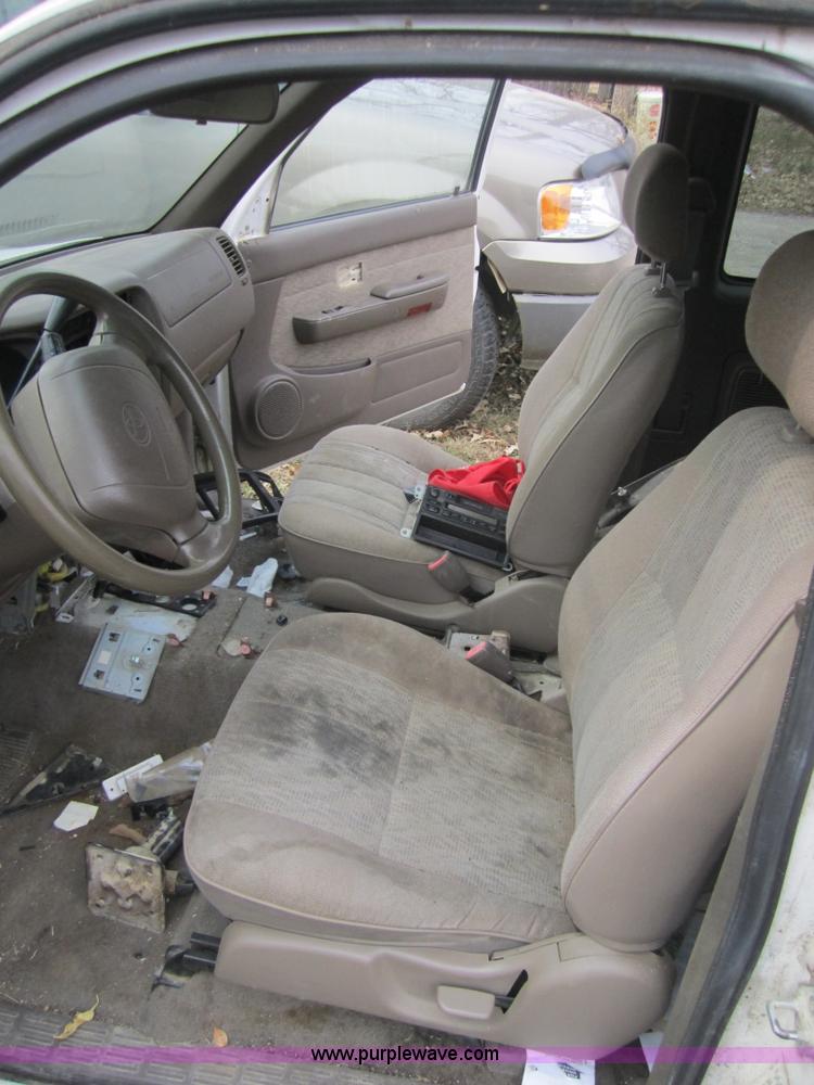 image for item C5264 1999 Toyota Tacoma SR5 extended cab pickup truck