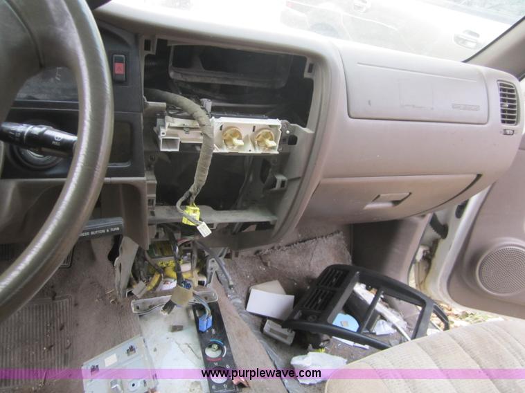 image for item C5264 1999 Toyota Tacoma SR5 extended cab pickup truck