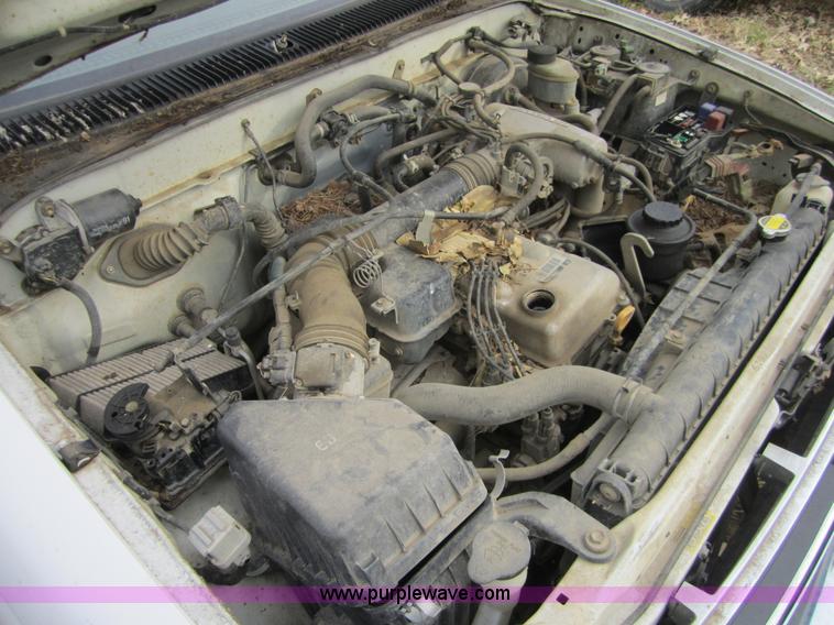 image for item C5264 1999 Toyota Tacoma SR5 extended cab pickup truck