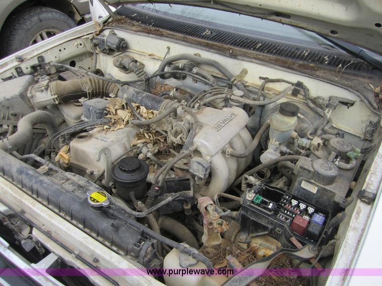 image for item C5264 1999 Toyota Tacoma SR5 extended cab pickup truck