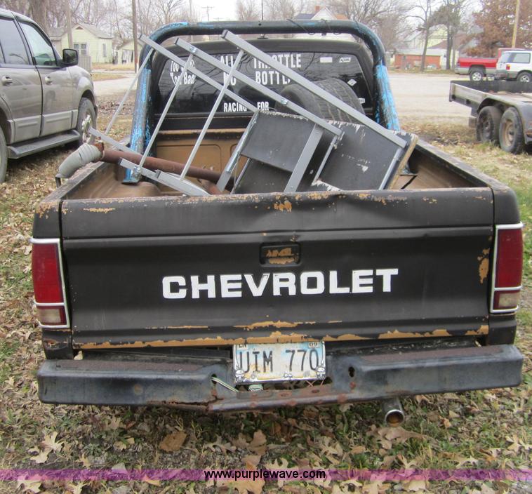 image for item C5265 1985 Chevrolet S10 extended cab pickup truck