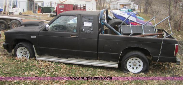 image for item C5265 1985 Chevrolet S10 extended cab pickup truck