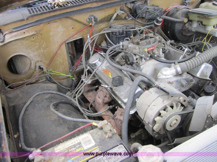 image for item C5265 1985 Chevrolet S10 extended cab pickup truck