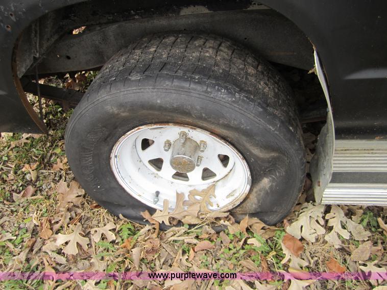 image for item C5265 1985 Chevrolet S10 extended cab pickup truck