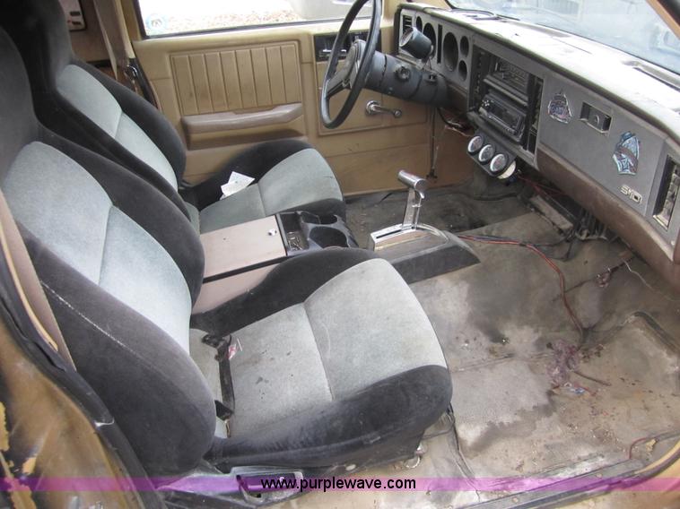 image for item C5265 1985 Chevrolet S10 extended cab pickup truck