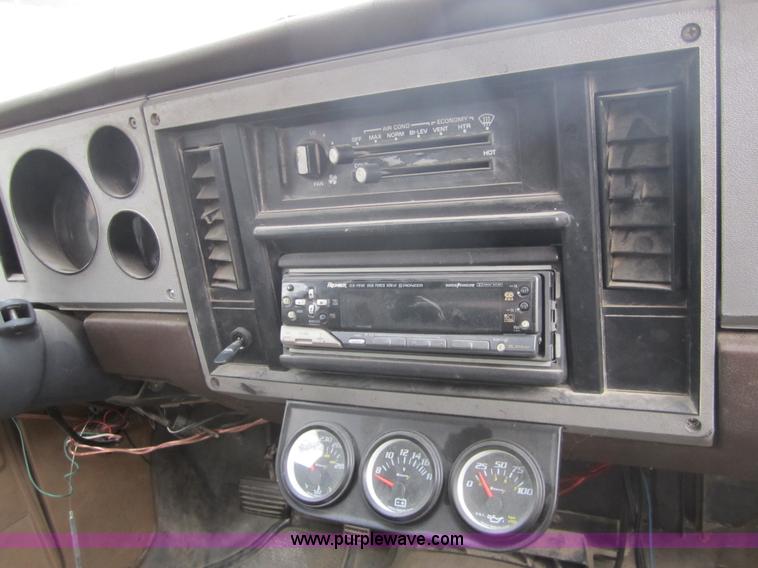 image for item C5265 1985 Chevrolet S10 extended cab pickup truck