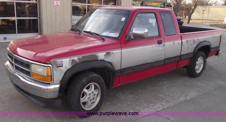 image for item C5821 1994 Dodge Dakota SLT extended cab pickup