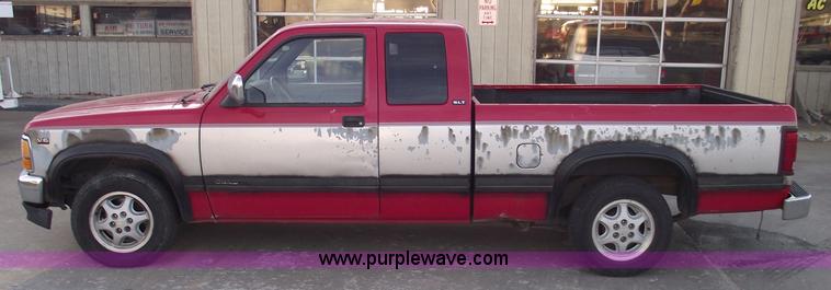 image for item C5821 1994 Dodge Dakota SLT extended cab pickup