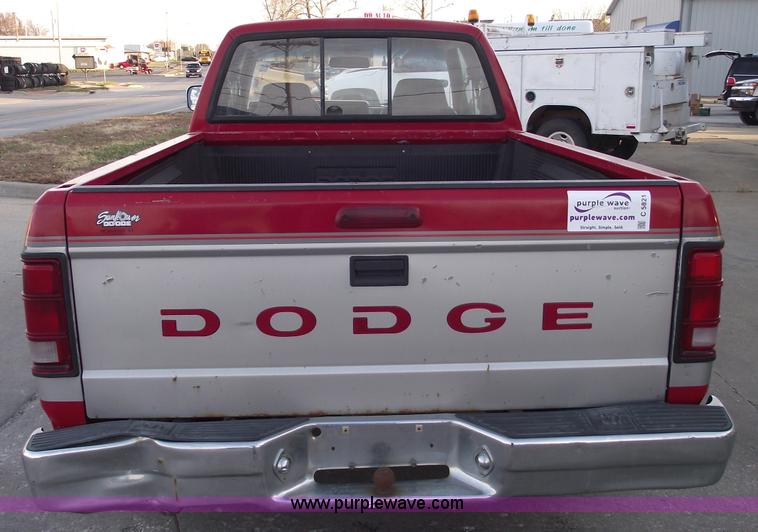 image for item C5821 1994 Dodge Dakota SLT extended cab pickup