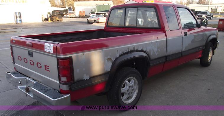 image for item C5821 1994 Dodge Dakota SLT extended cab pickup