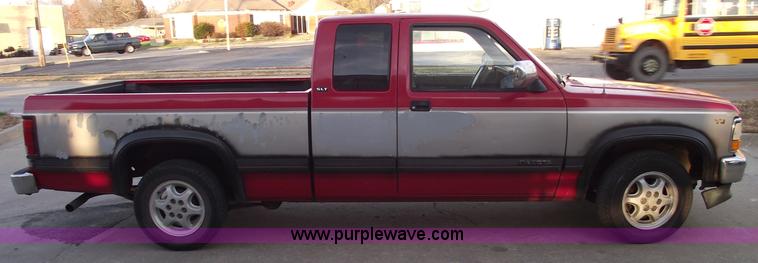image for item C5821 1994 Dodge Dakota SLT extended cab pickup