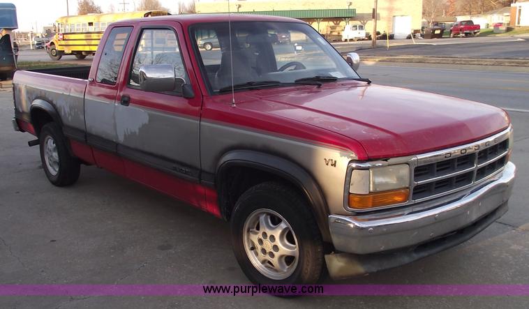image for item C5821 1994 Dodge Dakota SLT extended cab pickup